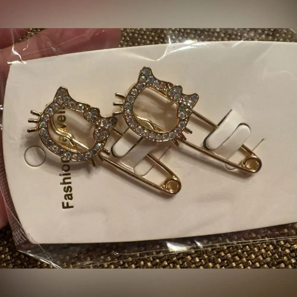 3215-Matthew Fun Items-Brooches iridescent‎ rhinestones
